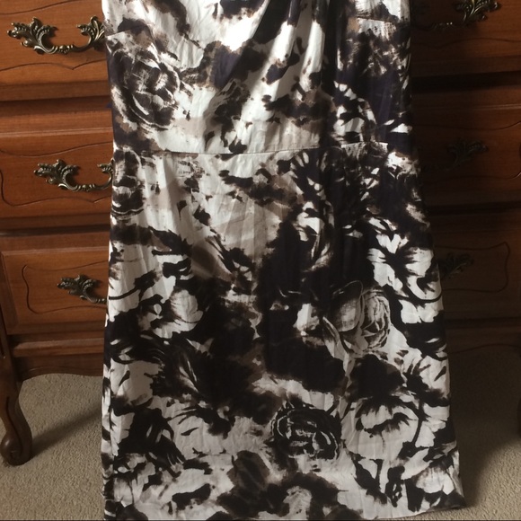 Sleeveless dress - Picture 9 of 10